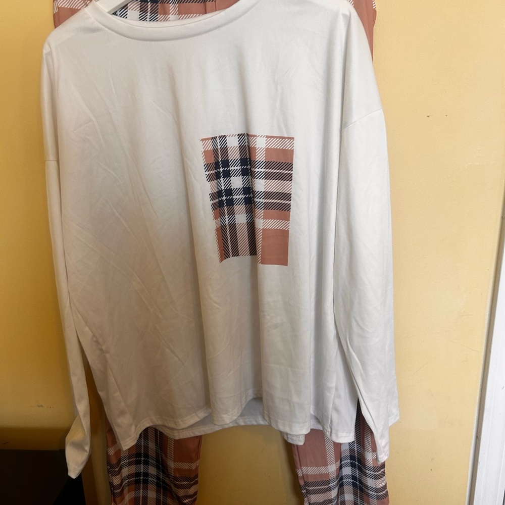 Cozy Plaid Pajama Set - White and Pink